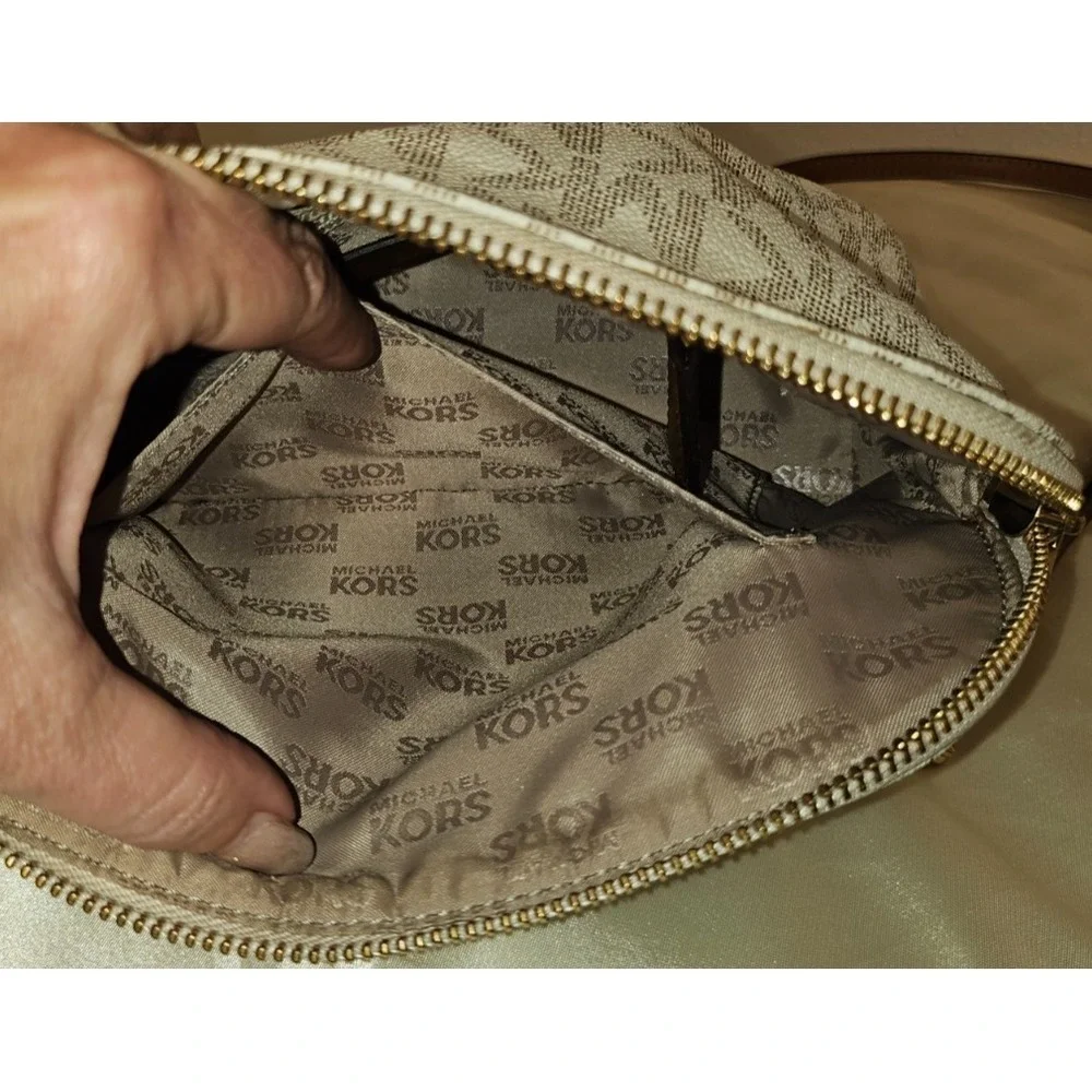 Michael Kors Cindy Large Dome Crossbody Bag 